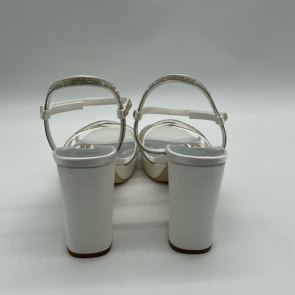 2152- Badgley Mischka Frida White Satin Rhinestone Platform Sandals Size 8.5 NWT - Picture 5 of 12